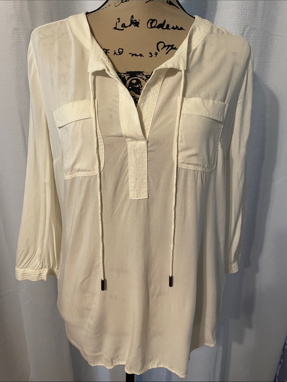 STYLUS Cream Long-Sleeve Split-Neck Blouse